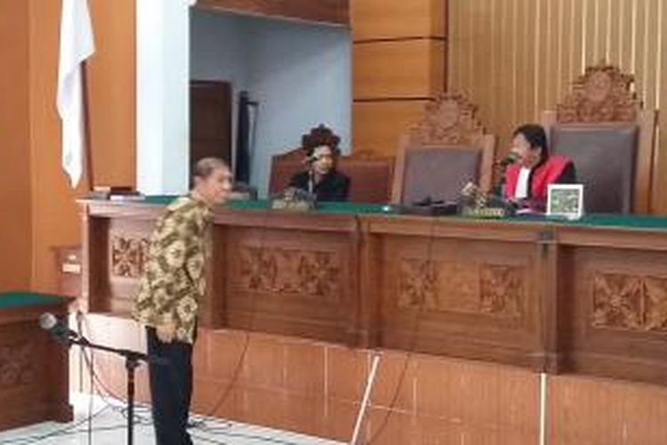 Mantan Direktur Jenderal Pajak, Hadi Poernomo, di ruang sidang utama Pengadilan Negeri Jakarta Selatan, Senin (18/5/2015).