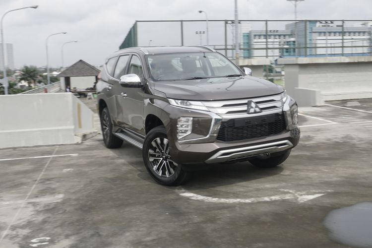 Kompas.com mendapat kesempatan melihat lebih dekat ubahan pada Mitsubishi Pajero Sport Dakar Ultimate 4x2 terbaru. SUV ini mendapat pembaruan di sisi eksterior dan interior