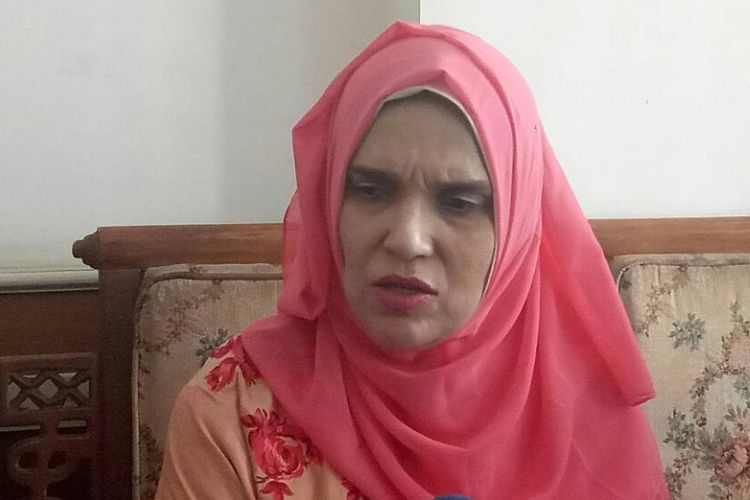 Silvia Mahrie usai sidang lanjutan perceraian Tsania Marwa dan Atalarik Syah di Pengadilan Agama Cibinong, Bogor, Jawa Barat, Selasa (20/6/2017). 