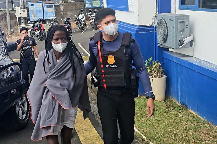 Masuk Rumah Warga di Tabanan, WN Uganda yang Linglung Ditangkap Imigrasi