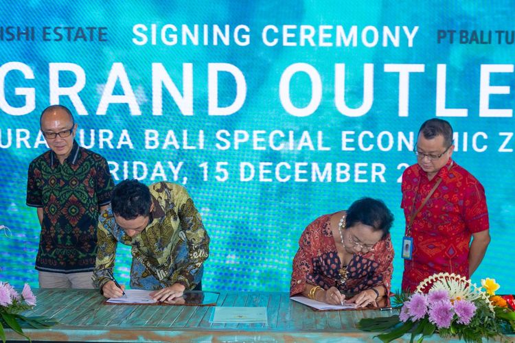 Mitsubishi Estate Group dan Grand Outlet Bali Investama (GOBI), anak perusahaan PT Bali Turtle Island Development (BTID), menandatangani perjanjian kerja sama untuk mengembangkan pusat perbelanjaan, The Grand Outlet Bali di Kawasan Ekonomi Khusus (KEK) Kura Kura Bali, Jumat (15/12/2023).