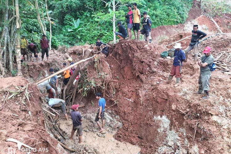 Pencarian terhadap Ujen (55) korban tanah longsor di Kecamatan Muncang, Kabupaten Lebak membuahkan hasil. Jasad Ujen ditemukan pada Selasa (7/3/2023).