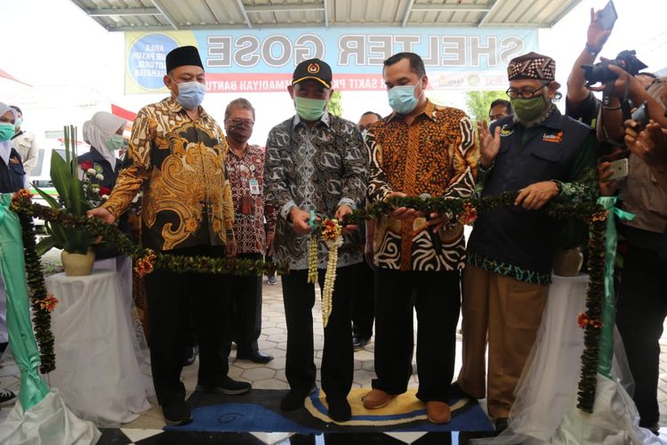 Menko PMK saat meresmikan shelter Covid-19 Gose RSU PKU Muhammadiyah di Bantul, Yogyakarta, Jumat (19/2/2021).