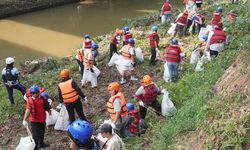 361 Kilogram Sampah Diangkat dari Bantaran Ciliwung, Pencemaran Domestik Jadi Sorotan