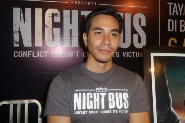 Darius Sinathrya menghadiri jumpa pers film Night Bus di Brewerkz Resto & Bar, Senayan City, Jakarta Selatan, Kamis (23/2/2017).