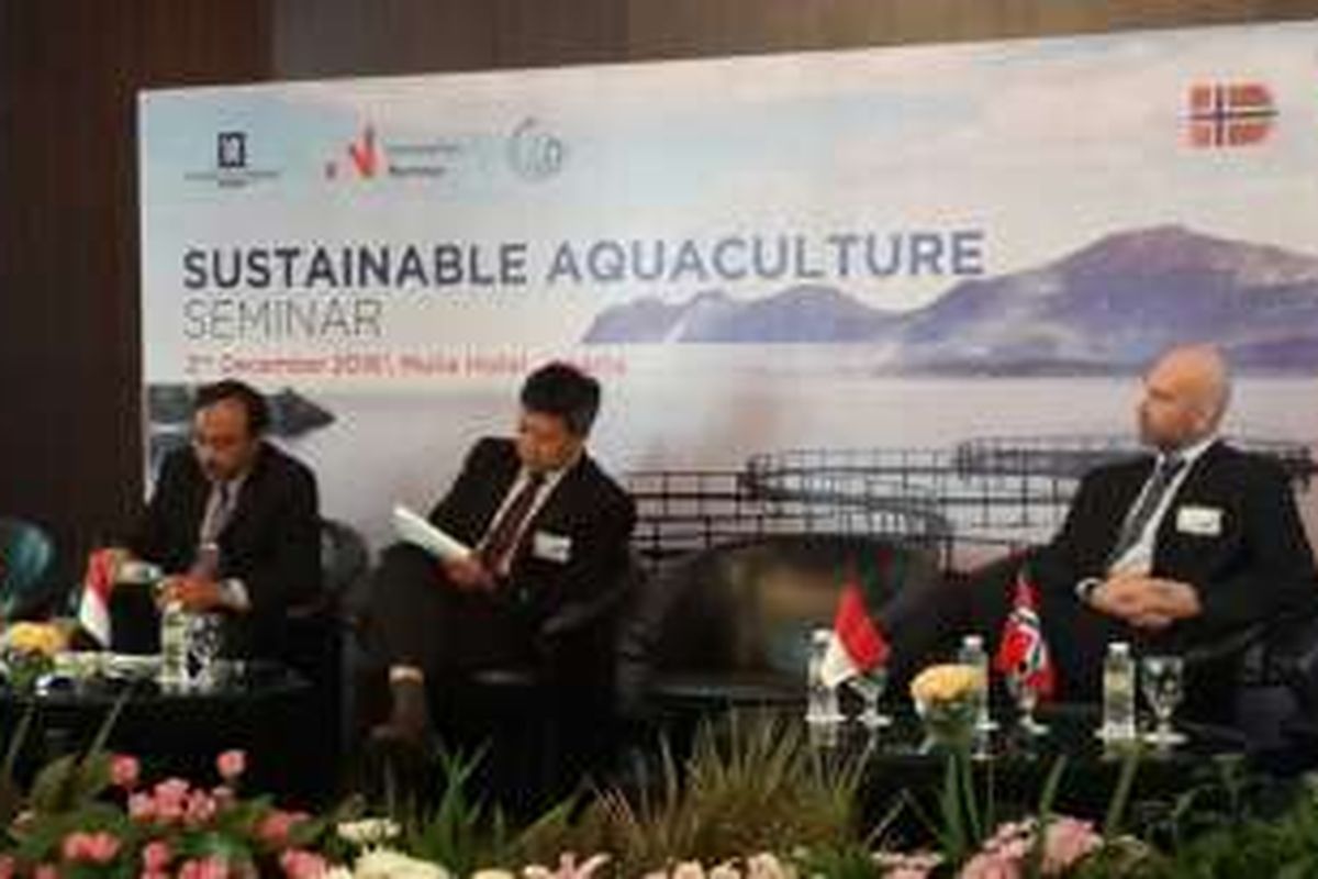 Dirjen Perikanan Budidaya Kementerian Kelautan dan Perikanan, Dr. Slamet Soebjakto, bersama Duta Besar Norwegia untuk Indonesia dalam acara  Sustainable Aquaculture Seminar