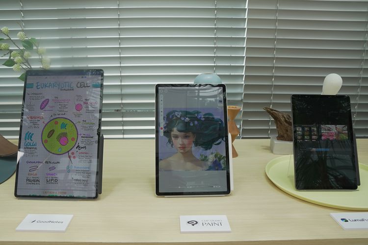Samsung meluncurkan tiga tablet terbarunya dari jajaran Galaxy Tab S9 series, yakni Galaxy Tab S9 Ultra, S9 Plus, dan S9 reguler. Peluncuran perangkat dilakukan di acara Galaxy Unpacked 2023, Seoul, Korea Selatan pada Rabu (26/7/2023)