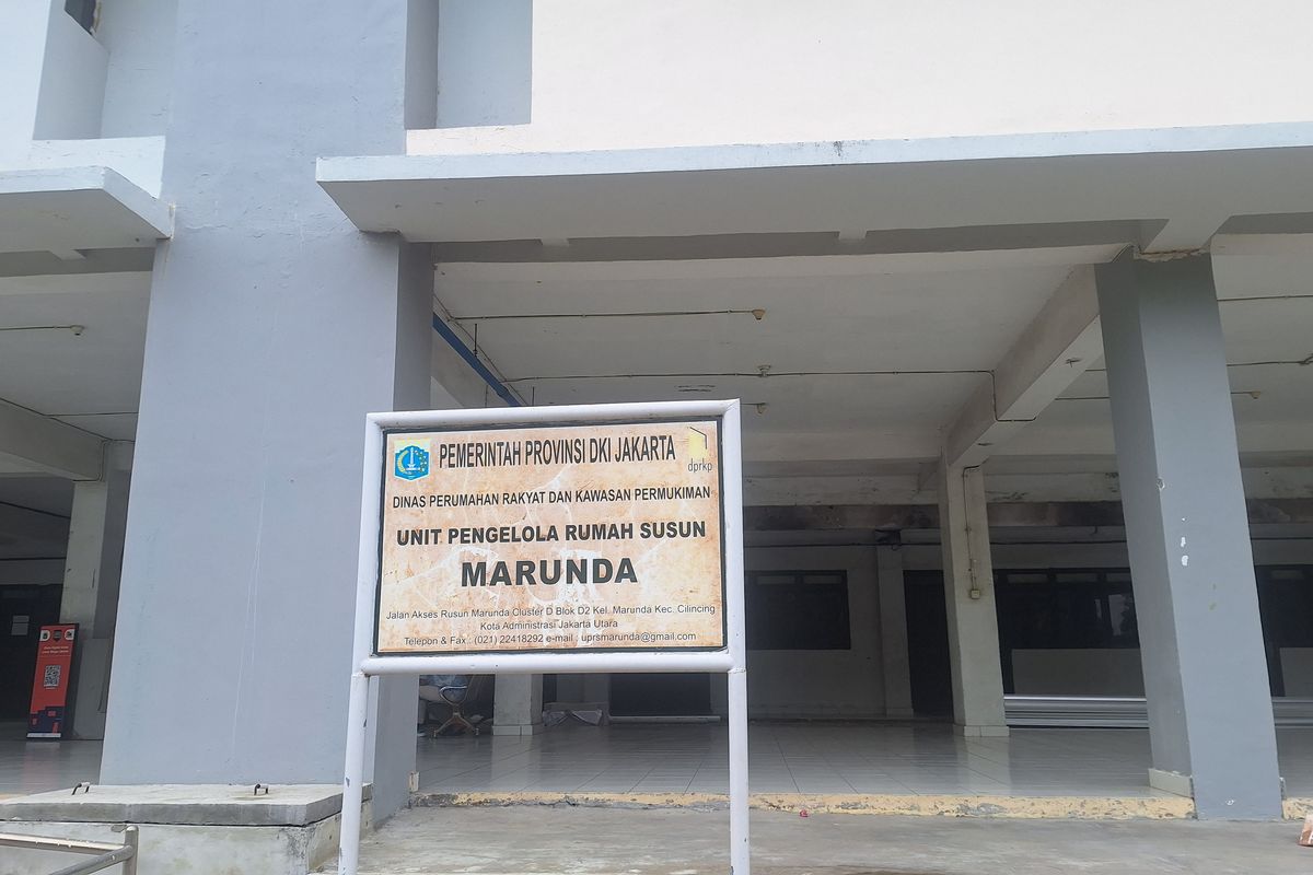 WARGA RUSUNAWA MARUNDA - Pagar hingga kotak amal di Rusunawa Marunda, Cilincing, Jakarta Utara, juga ikut dijarah maling.