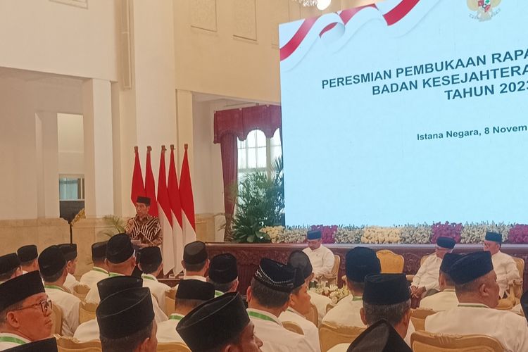 Presiden Joko Widodo saat membuka Rapat Kerja Nasional (Rakernas) Badan Kesejahteraan Masjid (BKM) di Istana Negara, Jakarta, Rabu (8/11/2023).