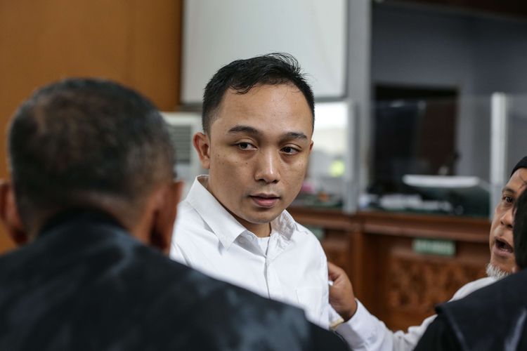 Terdakwa kasus pembunuhan berencana Brigadir Nofriansyah Yosua Hutabarat atau Brigadir J, Ricky Rizal menjalani sidang pembacaan pleidoi atau nota pembelaan di Pengadilan Negeri Jakarta Selatan, Jakarta, Selasa (24/1/2023).