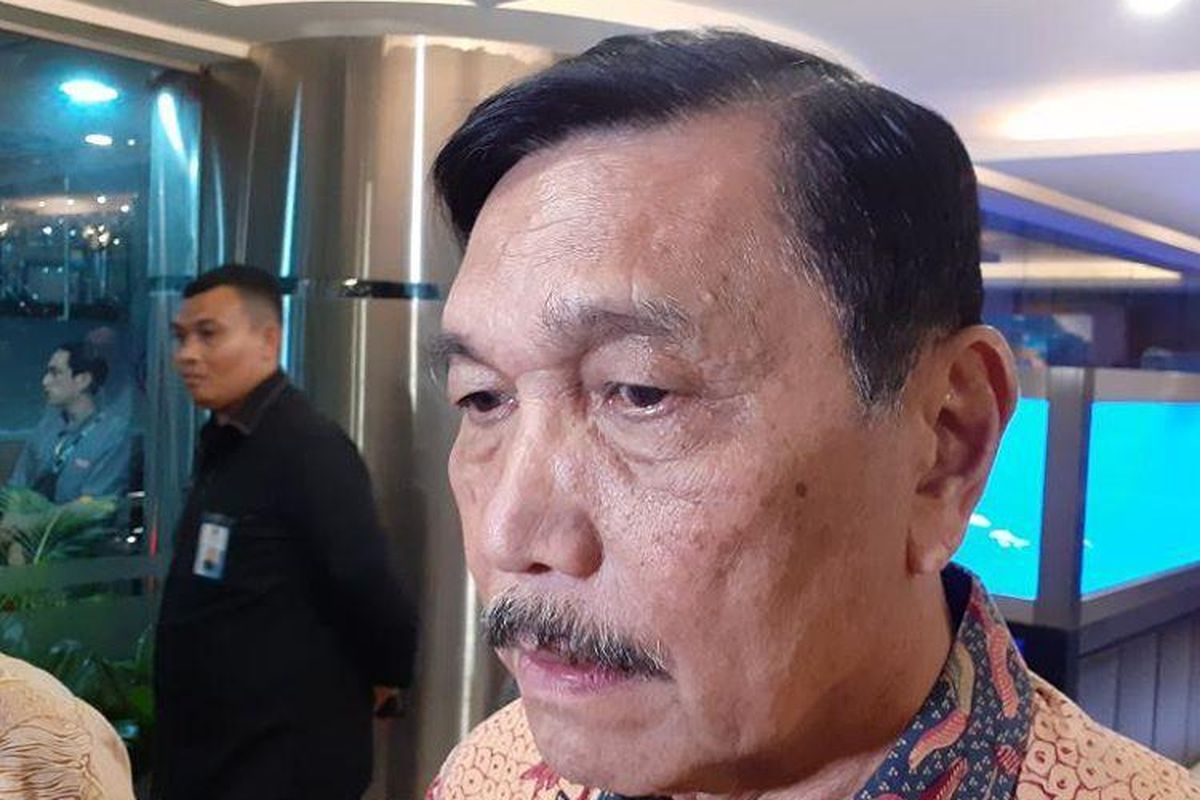 Menteri Koordinator Bidang Kemaritiman (Kemenko Maritim) dan Investasi Luhut Binsar Pandjaitan ditemui di kantornya, Selasa (19/11/2019).