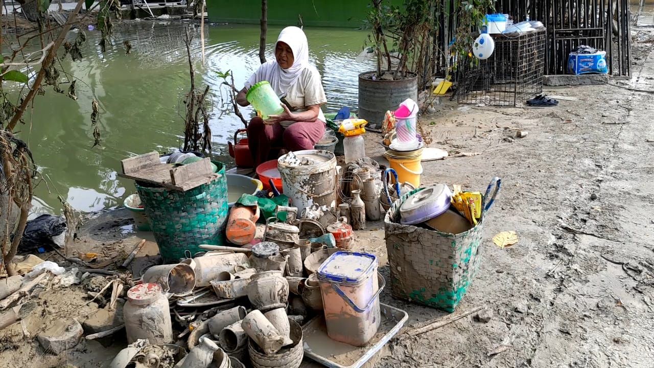 Keluh Sunarti, Tergenang Banjir 3 Meter dan Rumah Ambrol tetapi Tidak Dikunjungi Jokowi 