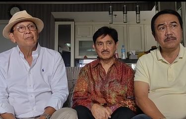 Roy Marten (kiri), Herman Trisna (tengah) dan Dwi Yan (kanan) saat ditemui di kawasan Tebet, Jakarta Selatan, Selasa (7/2/2023). 