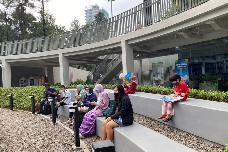 Area Amphitheatre yang ada di Taman Literasi Martha Christina Tiahahu di Kebayoran Baru, Jakarta Selatan.