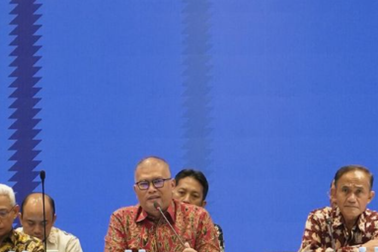 Suasana RUPSLB PT Waskita Karya, Jumat (8/12/2023) di Jakarta. Terlihat Eks Dirut Waskita, Mursyid (tengah) sedang berbicara. 