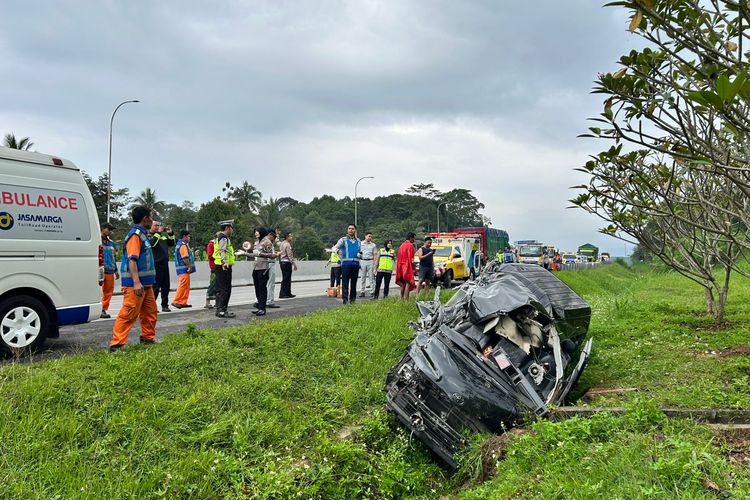 Sopir Diduga Mengantuk, Mobil Rombongan dari Jakarta Kecelakaan di Tol Semarang-Solo, Dua Meninggal Dunia