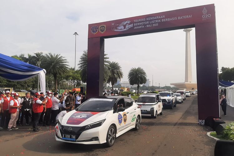 Touring Kendaraan Bermotor Listrik Berbasis Baterai Jakarta-Bali 2022 di Jakarta, Senin (7/11/2022)