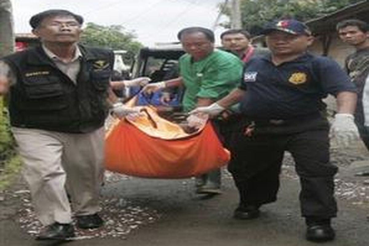 Paramedics carry the body of a suspected militant killed in a police raid in Pamulang on the outskirts of Jakarta, Indonesia, Tuesday, March 9, 2010. Anti-terror police hunting a mastermind of Indonesias worst terror attack killed three suspects on Tuesday, police said. Police were trying to determine whether one of those killed was the alleged terrorist Dulmatin.