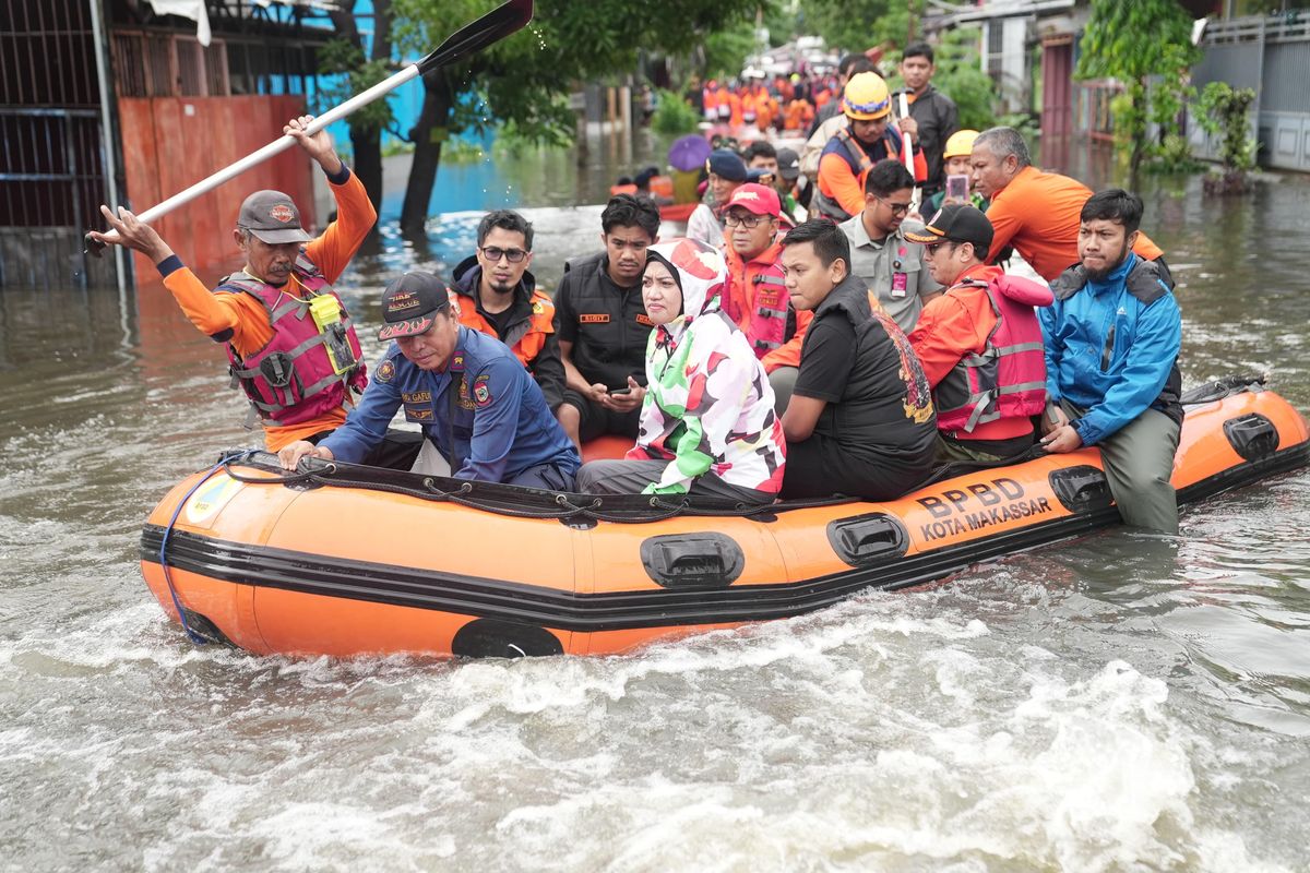 Tinjau Banjir di Manggala, Danny Pomanto: Seluruh Pengungsi Harus Tertangani dengan Baik