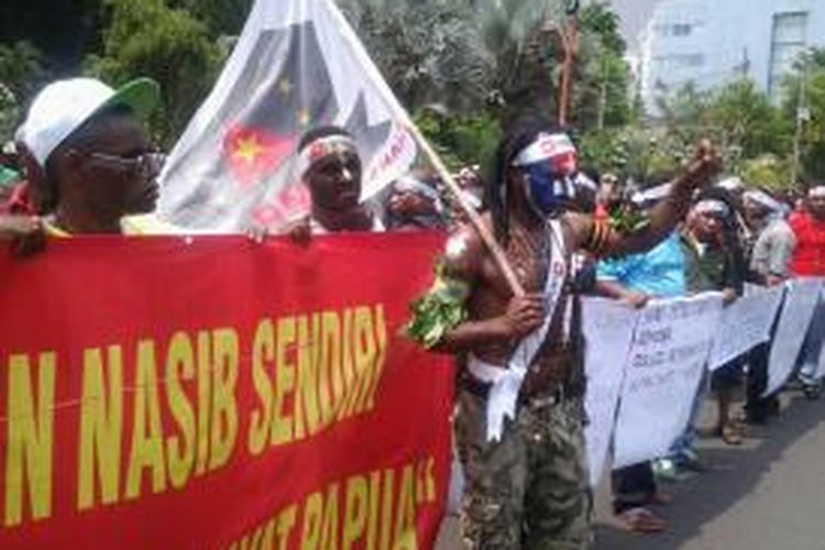 Aksi mahasiswa Papua di Surabaya.