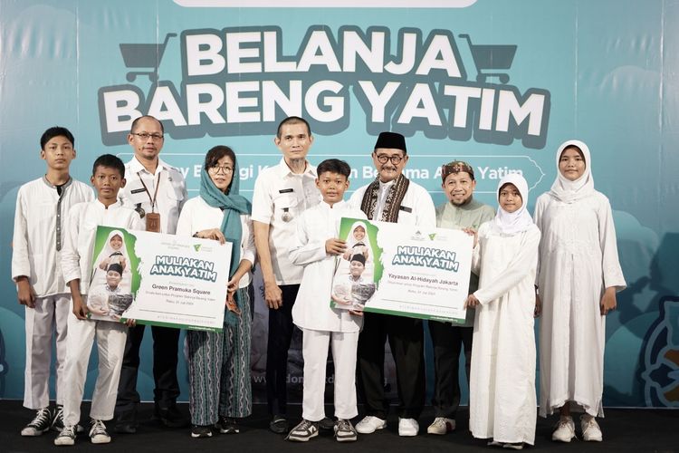 Sampaikan amanah donatur, Dompet Dhuafa hadirkan senyum kebahagiaan untuk ratusan anak yatim dalam program Belanja Bareng Yatim, Jakarta, Rabu (31/7/2024) lalu.