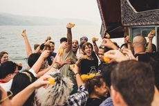Kontroversi Acara Floating Party, Joget dan Minum Bir di Atas Danau Toba...