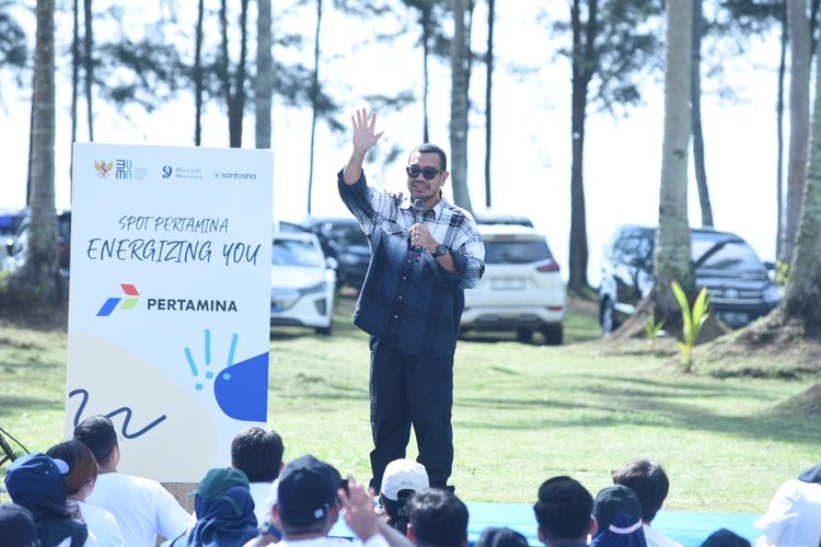 Staf Khusus III Menteri BUMN Arya Sinulingga pada Program 1.000 Manusia Bercerita, Selasa (27/2) di Watu Beach Lamaru, Balikpapan