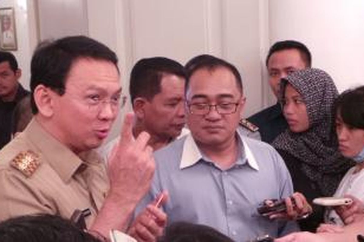 Gubernur DKI Jakarta Basuki Tjahaja Purnama bersama Ketua Kopaja Nanang Basuki, seusai melakukan pertemuan di Balai Kota, Rabu (24/6/2015). 