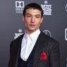 Ezra Miller Tampil Mengejutkan di Cannes 2025