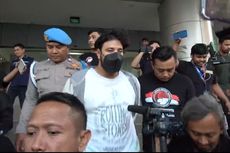 Usai Periksa Kesehatan, Ammar Zoni Terdiam dengan Tangan Diborgol