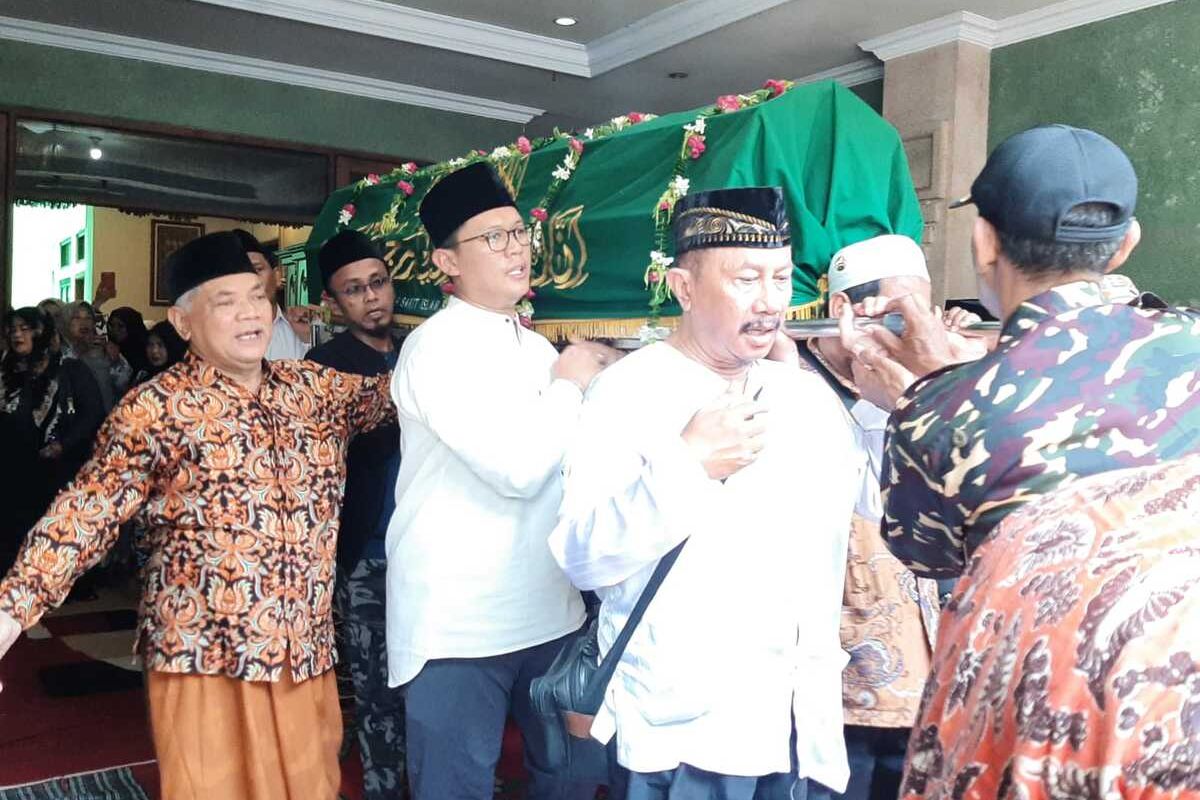 Jenazah Cak Anam disemayamkan di rumah duka di Surabaya sebelum dimakamkan di Jombang Jawa Timur, Senin (9/10/2023).