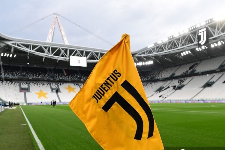 Pemandangan tribun kosong sebelum pertandingan sepak bola leg kedua semifinal Piala Italia (Coppa Italia) Juventus vs AC Milan pada 12 Juni 2020 di stadion Allianz di Turin, yang pertama dimainkan di Italia sejak 9 Maret dan lockdown bertujuan untuk membatasi penyebaran infeksi Covid-19. Terkini, Juventus dihukum pengurangan 15 poin oleh FIGC karena skandal Plusvalenza.