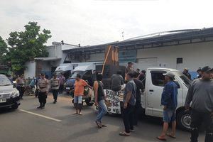 Protes MBG Tak Sesuai Anggaran, Warga Pati Demo SPPG Tlogowungu 1