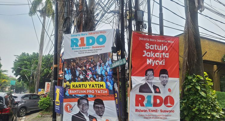 Dipasang di Trotoar, Alat Peraga Kampanye Paslon Pilkada Jakarta Halangi Akses Pejalan Kaki