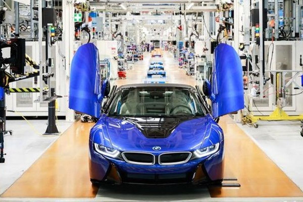 BMW i8 model terakhir yang diproduksi dari pabrik di Leipzig, Jerman.
