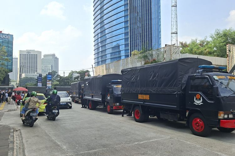 Alasan Polisi Siagakan Puluhan Kendaraan TNI-Polri di Dukuh Atas Jelang Demo Mahasiswa