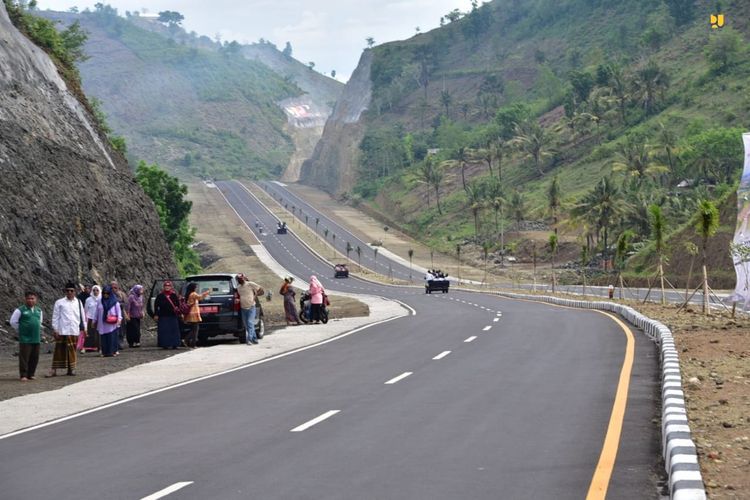 Menteri Pekerjaan Umum dan Perumahan Rakyat (PUPR) Basuki Hadimuljono meminta agar sisi sepanjang Jalan Bypass Bandara International Lombok (BIL) -Mandalika dipasang pembatas. 