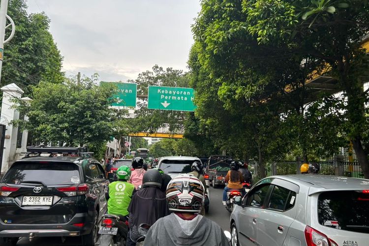Arus lalu lintas di sekitar kawasan Gelora Bung Karno, Senayan, Jakarta Pusat jelang konser Blackpink, Minggu (2/11/2025) sore 
