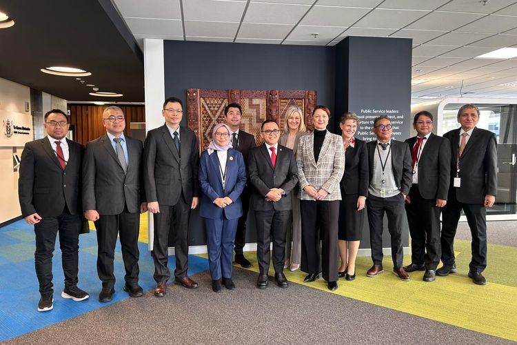 Menteri Pendayagunaan Aparatur Negara dan Reformasi Birokrasi (Menpan RB) Abdullah Azwar Anas melakukan kunjungan kerja New Zealand Public Service Commission (NZPSC), di Wellington, Senin (5/8/2024). 
