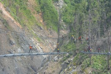 Jembatan Gantung Gladak Perak Ditargetkan Selesai Sebelum Lebaran