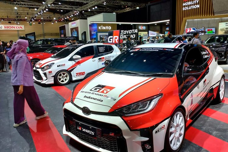 Toyota Gazoo Racing di booth Toyota di Jakarta Auto Week (JAW) 2022