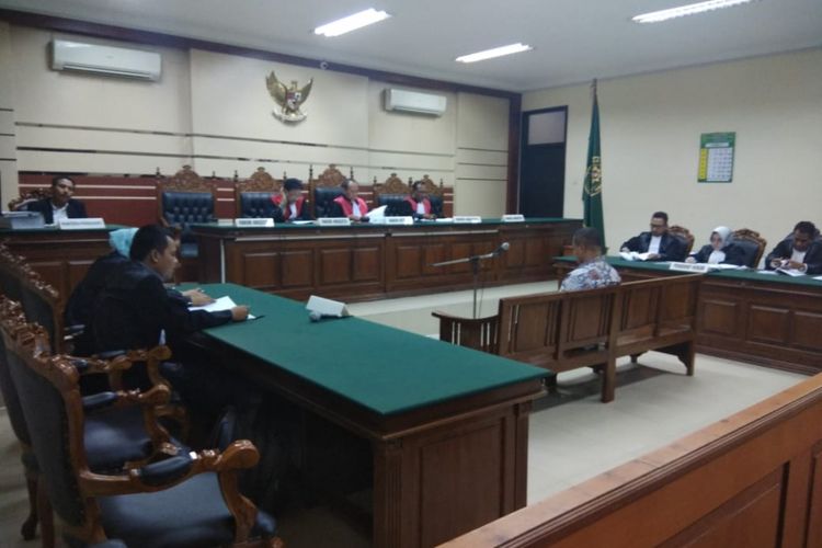 Sidang perdana perkara tindak pidana korupsi mantan Bupati Mojokerto