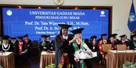 Prof Tata Tunggu Istri 10 Tahun agar Dikukuhkan Jadi Guru Besar Bersama