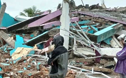 Indonesia Highlights: Death Toll From Earthquake in West Sulawesi, Indonesia, Rises to 84 | High Waves in Manado, North Sulawesi Generates Mass Panic | Jokowi Orders Immediate Response to South Kalima