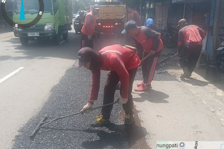 Sat-set, Walkot Agustina Tuntaskan Perbaikan 9 Titik Jalan Rusak dalam Sehari 