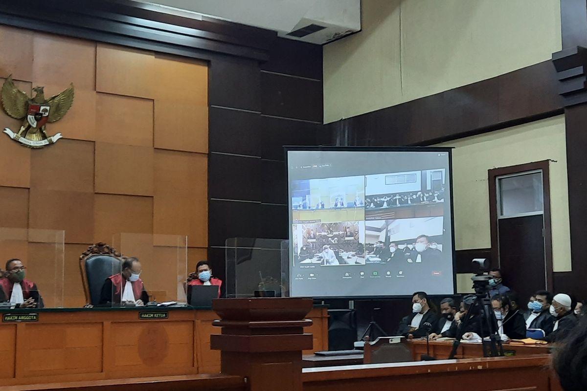 Suasana sidang perdana Rizieq Shihab di Pengadilan Negeri Jakarta Timur, Selasa (16/3/2021)