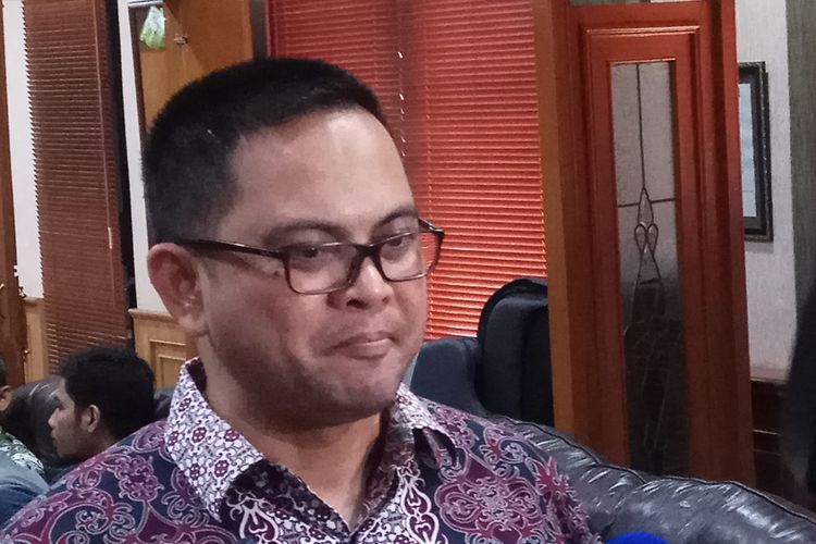 Komisioner Komisi Pemilihan Umum (KPU) RI Viryan mengingatkan agar partai politik mengikuti mekanisme yang ada agar bisa mendaftar sebagai calon peserta Pemilu serentak 2019 mendatang. 