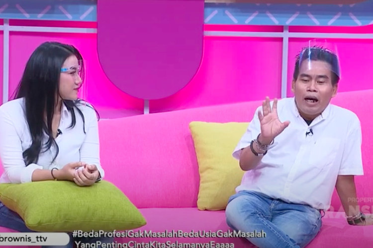 Komedian Bopak Castello dan istrinya Gita Resya saat jadi bintang tamu di acara Brownis Trans TV