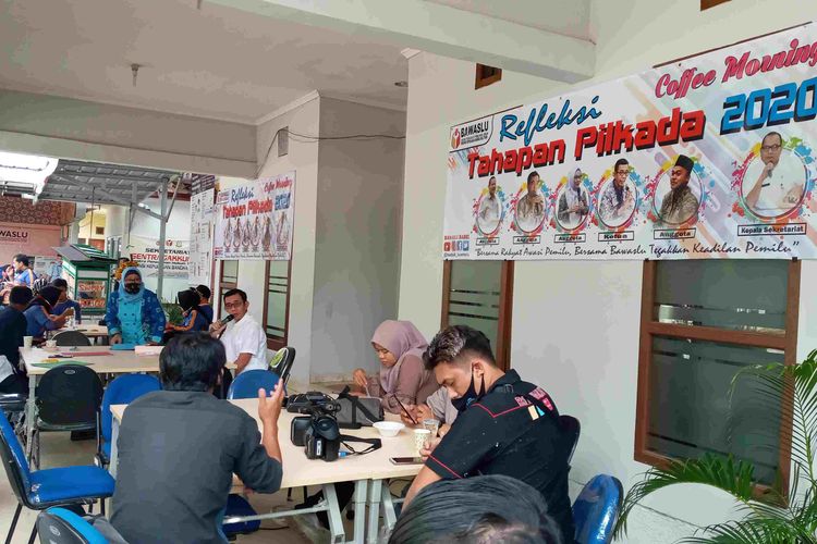 Sosialisasi tahapan pengawasan Pilkada 2020 di kantor Bawaslu Kepulauan Bangka Belitung, Jumat (14/8/2020).