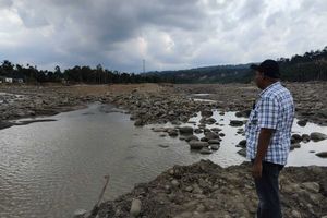 Jalan Jadi Sungai, Warung Tutup, Kisah Nasruddin Dua Bulan Pascabanjir Riseh Tengoh Aceh